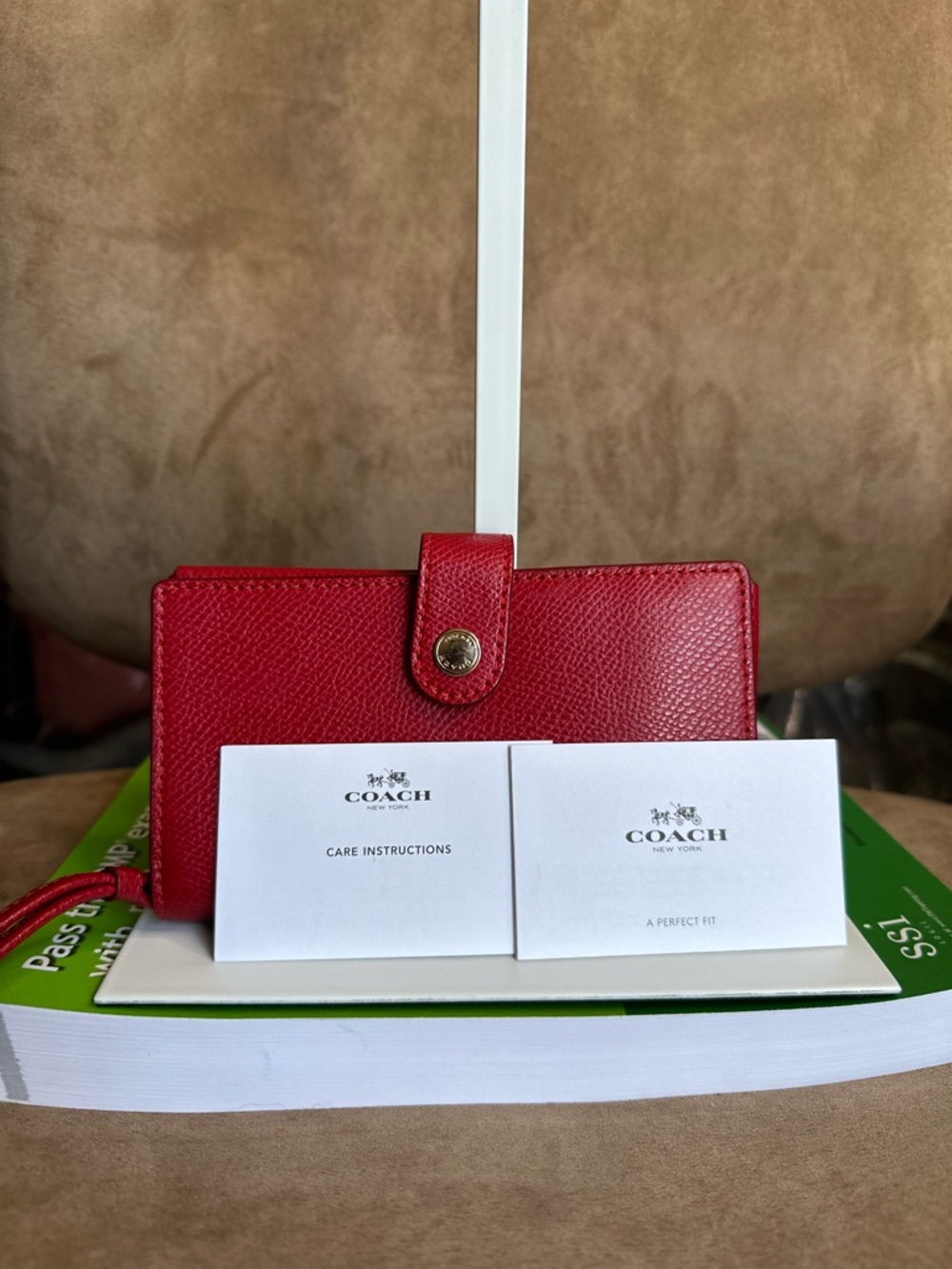 #44. Coach Phone Clutch Red Leather F53977 Very Good Condition - Picture 3 of 12